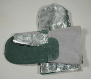 Photo of Aluminized-backed, Leather Palmed Mitts